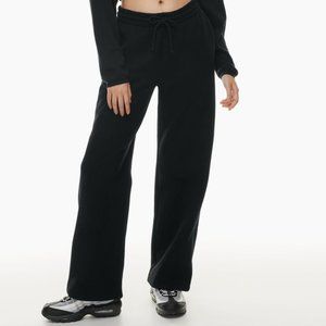 Aritzia TNA Cozy Fleece Boyfriend Wide Sweatpants in Black (Size Small)